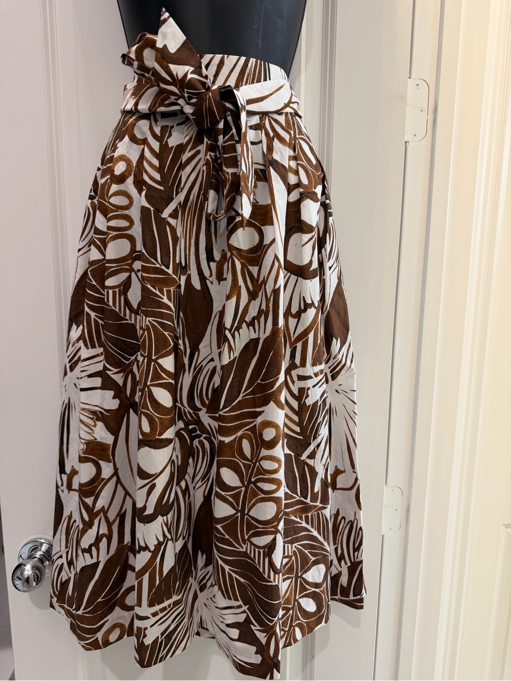NWT Talbots Petite 10P Brown Ivory Tropical Print Belted Midi Skirt Cotton